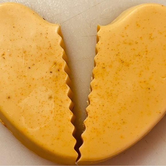 Skincare come with a bar of soap - Picture 4 of 8